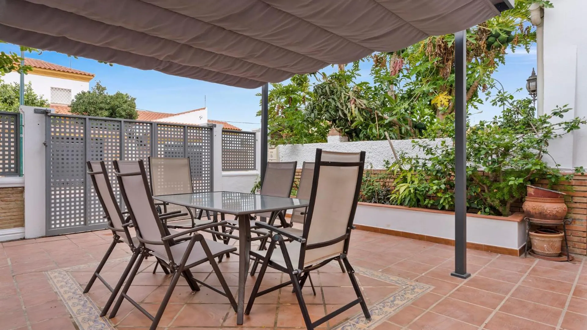 Charming 3 Bedroom House With 2 Terraces Малага 0*,