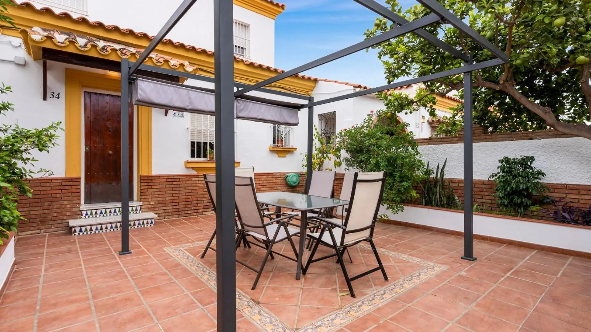 Charming 3 Bedroom House With 2 Terraces Малага